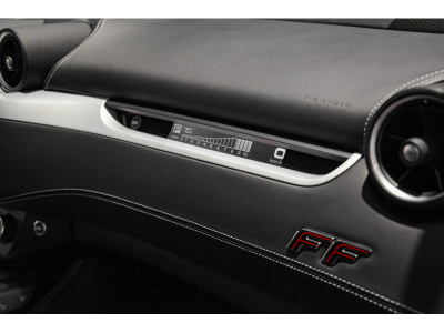Ferrari FF 6.3 V12 - NERO B/B