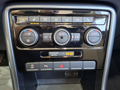 Volkswagen Beetle 2.0 TDI 150 CABRIOLET DESIGN, NAVI, PDC, ALU 18'', LED, KM 23000,