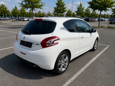 Peugeot 208 1.6 16v Allure Pano Navi PDC