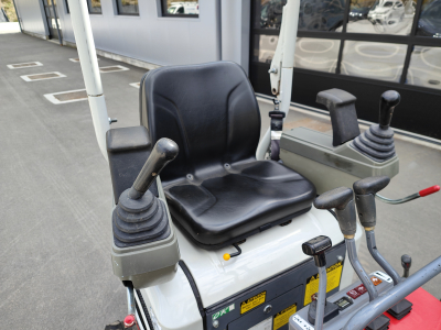 Takeuchi TB210R 645 heures - 3 godets - fonctionne parfaitement 15000€ HTVA