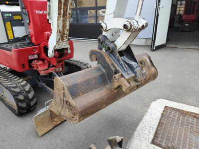 Takeuchi TB210R 645 heures - 3 godets - fonctionne parfaitement 15000€ HTVA