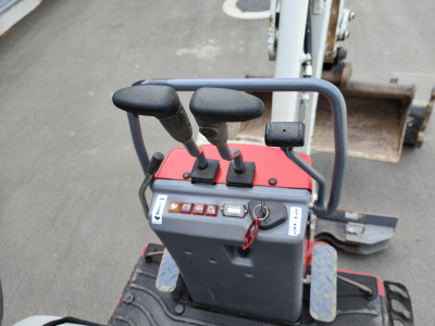 Takeuchi TB210R 645 heures - 3 godets - fonctionne parfaitement 15000€ HTVA