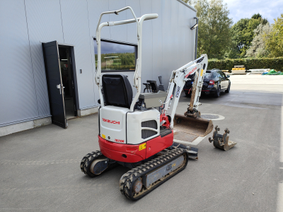 Takeuchi TB210R 645 heures - 3 godets - fonctionne parfaitement 15000€ HTVA
