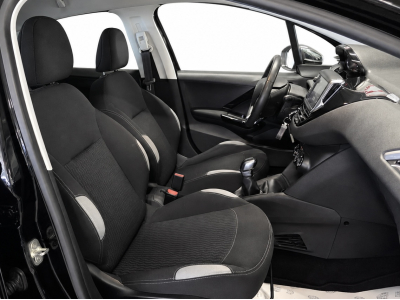 Peugeot 208 1.6 HDI 92 STYLE 1 HAND