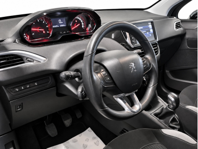 Peugeot 208 1.6 HDI 92 STYLE 1 HAND