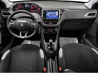 Peugeot 208 1.6 HDI 92 STYLE 1 HAND