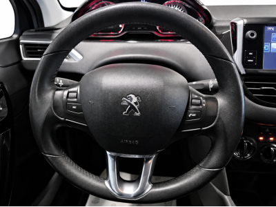 Peugeot 208 1.6 HDI 92 STYLE 1 HAND