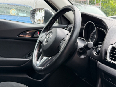 Mazda 3 Lim. Center-Line