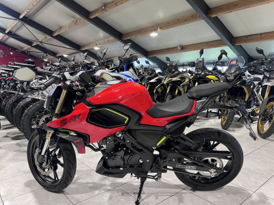 QJ Motor SRK 125 S2