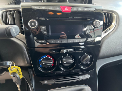 Lancia Ypsilon 1.2 1HAND, BLUETOOTH