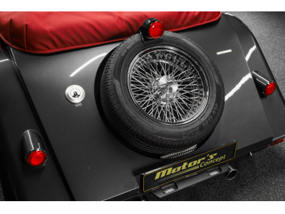 Morgan Plus 4 Dark Silver Metallic / Mulberry