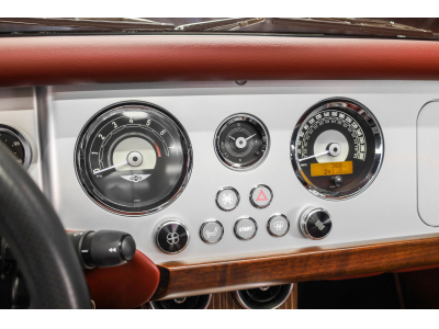 Morgan Plus 4 Dark Silver Metallic / Mulberry