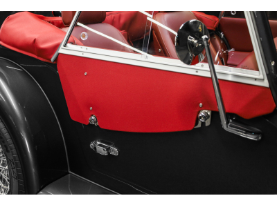 Morgan Plus 4 Dark Silver Metallic / Mulberry