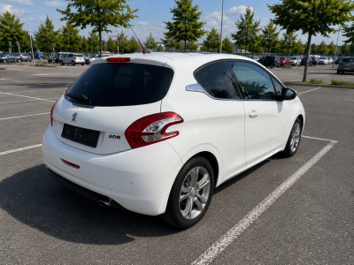 Peugeot 208 1.6 16v Allure Pano Navi PDC