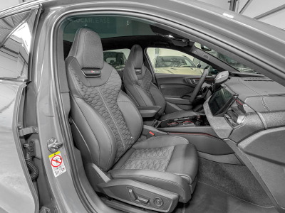 Audi RS5 Audi RS5 Avant Performance/PLATEAU/SOFORT/KERAMIK/CARBONE/ RS Sport Plus/MASSAGE/B&O 3D/21