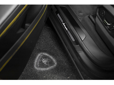 Lamborghini Urus S V8 - AKRAPOVIC