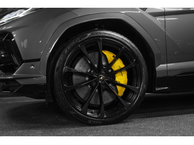 Lamborghini Urus S V8 - AKRAPOVIC