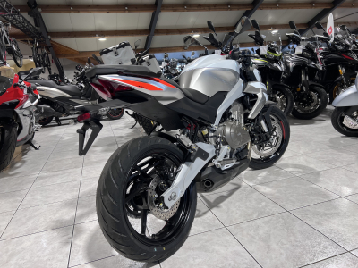 Aprilia Tuono 457 