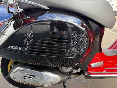 Vespa GTS 310 MICKEY MOUSE , édition spéciale GAS