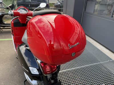 Vespa GTS 310 MICKEY MOUSE , édition spéciale GAS