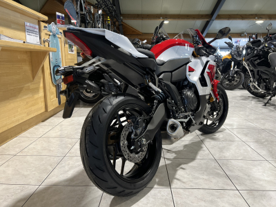 Yamaha R7 70 TH