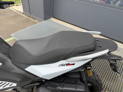 Aprilia SR GT 400 