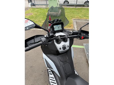 Aprilia SR GT 400 