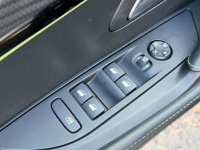 Peugeot 208 GT / KAMERA / LED /