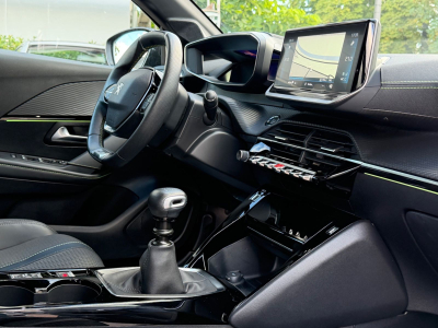 Peugeot 208 GT / KAMERA / LED /