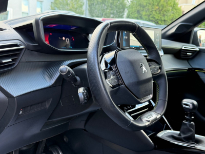 Peugeot 208 GT / KAMERA / LED /