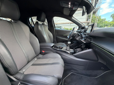 Peugeot 208 GT / KAMERA / LED /