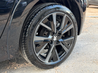 Peugeot 208 GT / KAMERA / LED /