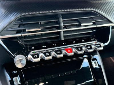 Peugeot 208 GT / KAMERA / LED /