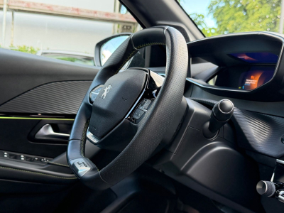 Peugeot 208 GT / KAMERA / LED /
