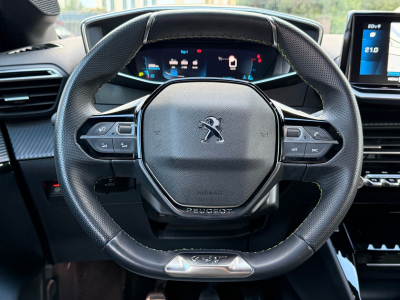 Peugeot 208 GT / KAMERA / LED /