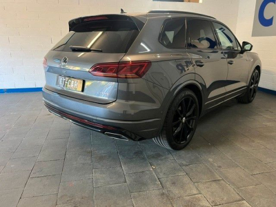 Volkswagen Touareg R eHybrid 4Motion-Panorama-1Hand