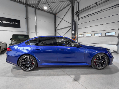 BMW M5 BMW M5 727 CH FACELIFT - M CARBON - BOWERS & WILKINS - PARK ASSISTANT PRO - CUIR MERINO - PANORAMIQUE**