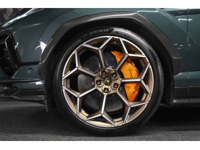 Lamborghini Urus PERFORMANTE Akrapovic / VERDE LARES