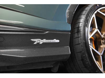 Lamborghini Urus PERFORMANTE Akrapovic / VERDE LARES