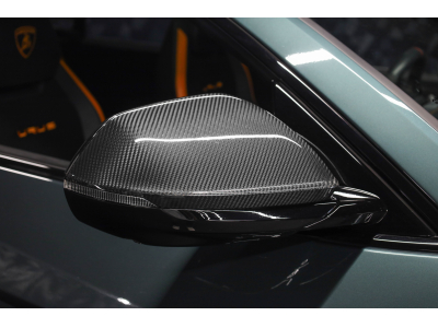 Lamborghini Urus PERFORMANTE Akrapovic / VERDE LARES