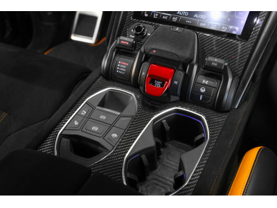 Lamborghini Urus PERFORMANTE Akrapovic / VERDE LARES