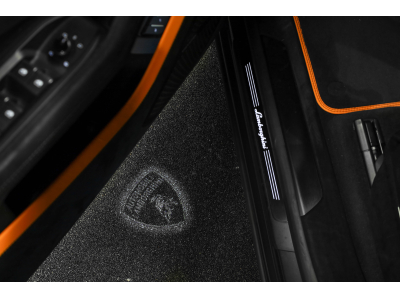Lamborghini Urus PERFORMANTE Akrapovic / VERDE LARES