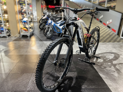Fantic XEF 1.9 FACTORY 720Wh, 29''-27,5'', freins 4 pistons, 90 Nm