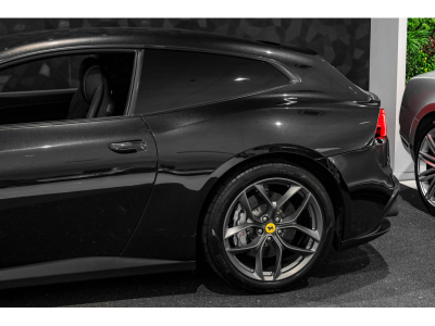 Ferrari GTC4Lusso T V8 - NERO DAYTONA