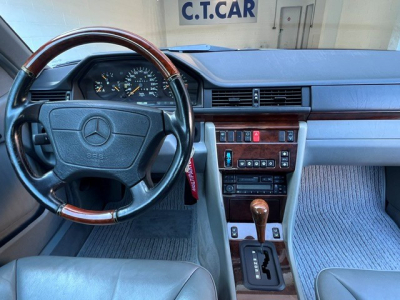 Mercedes-Benz E 320 AMG Line -  W124