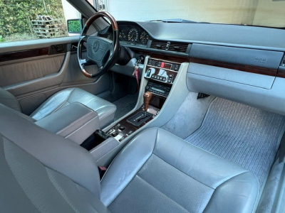 Mercedes-Benz E 320 AMG Line -  W124