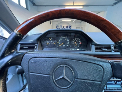 Mercedes-Benz E 320 AMG Line -  W124