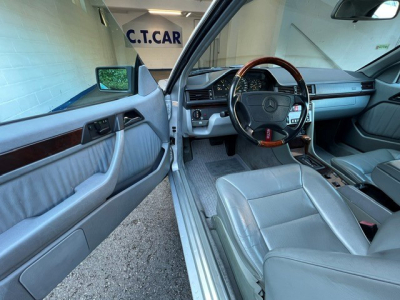 Mercedes-Benz E 320 AMG Line -  W124