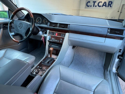 Mercedes-Benz E 320 AMG Line -  W124