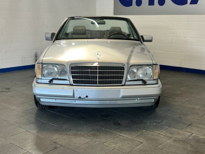 Mercedes-Benz E 320 AMG Line -  W124